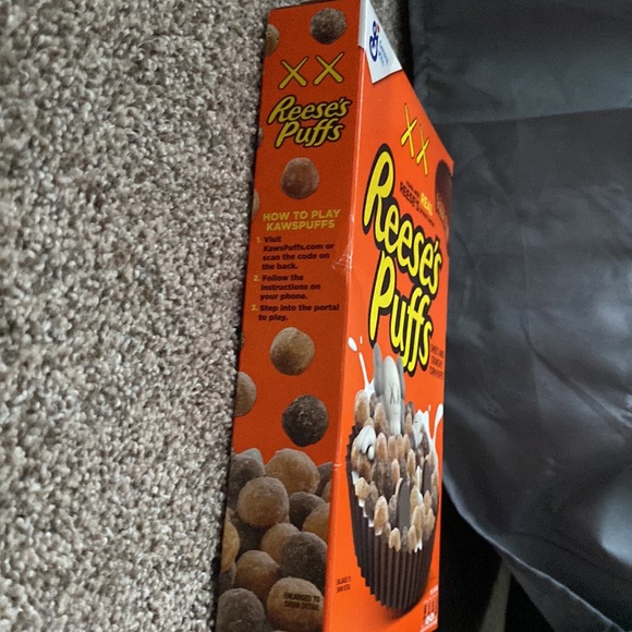 Kaws Reese‘s puff cereal - Picture 2 of 7